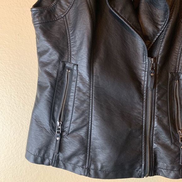 Max Studio Black Faux Leather Moto Biker Vest Sz S - Picture 3 of 7